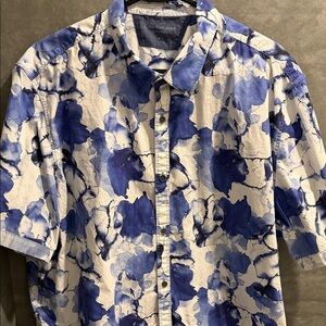 Calvin Klein Blue and White Floral Men's Short Sleeve Shirt